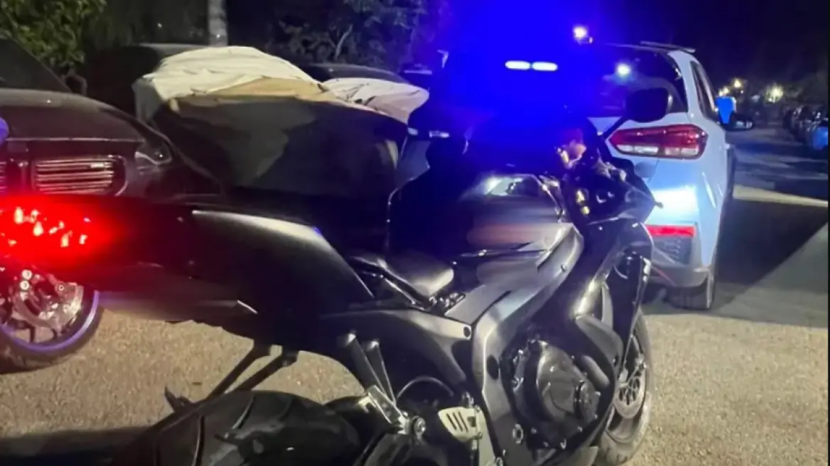 Σύλληψη 24χρονου στην Βάρκιζα για κόντρα με μηχανές