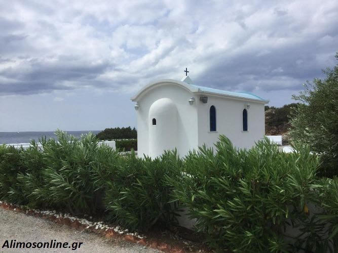 Άνοιξε για τον Δεκαπενταύγουστο το μικρό εκκλησάκι στην Παλ. Φώκαια που ζωγράφισε ο Δημήτρης Μυταράς