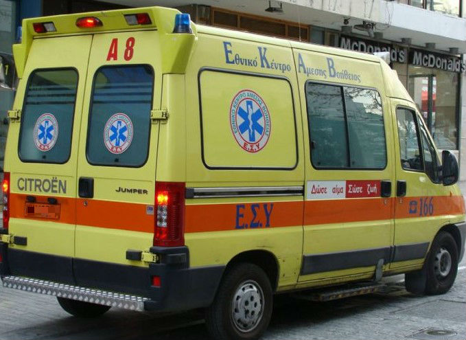 Τροχαίο στην Αργυρούπολη: Απεγκλωβισμός ατόμου από την Πυροσβεστική