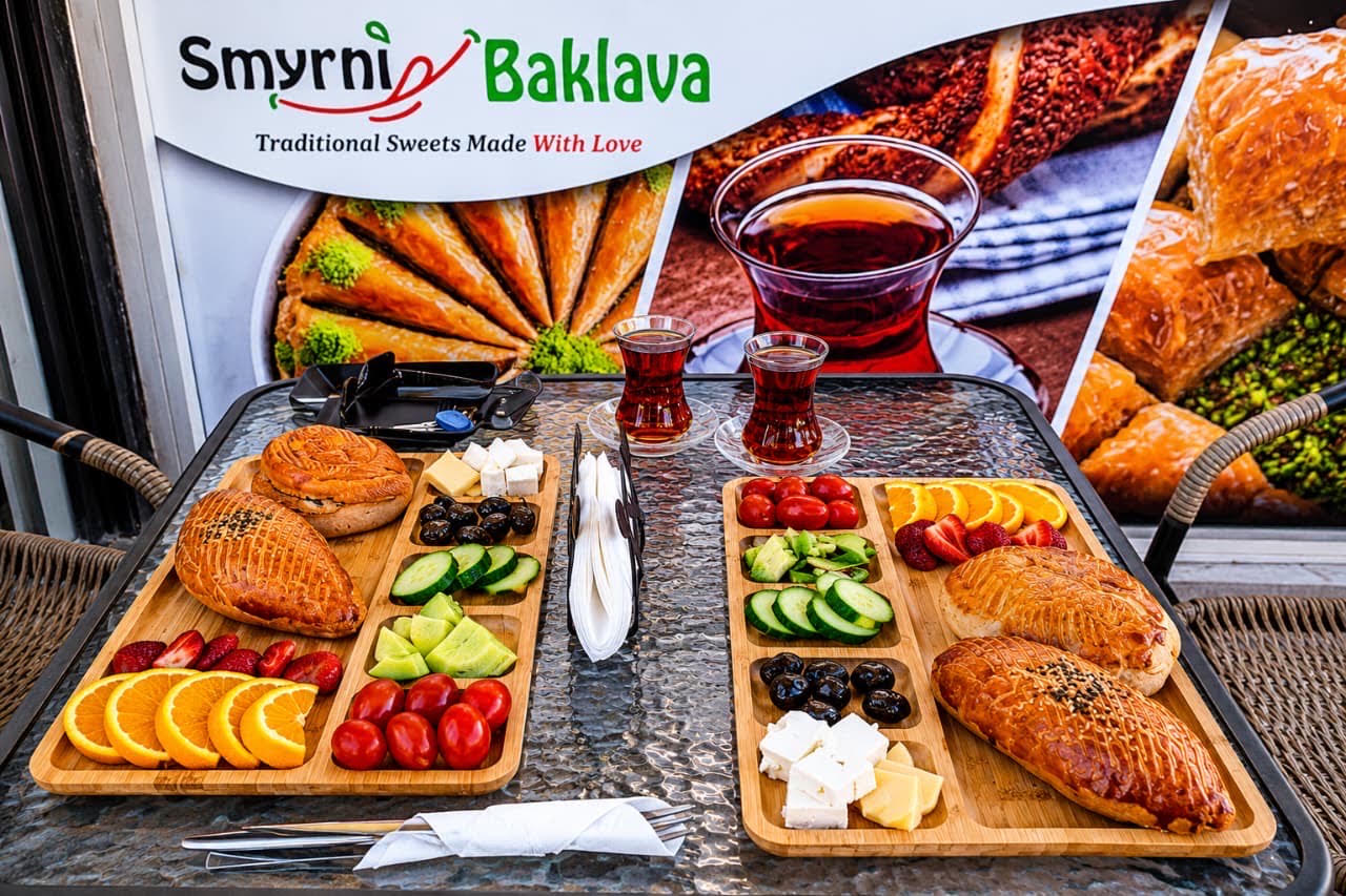 Πολίτικο πρωϊνό στο Smyrni Baklava