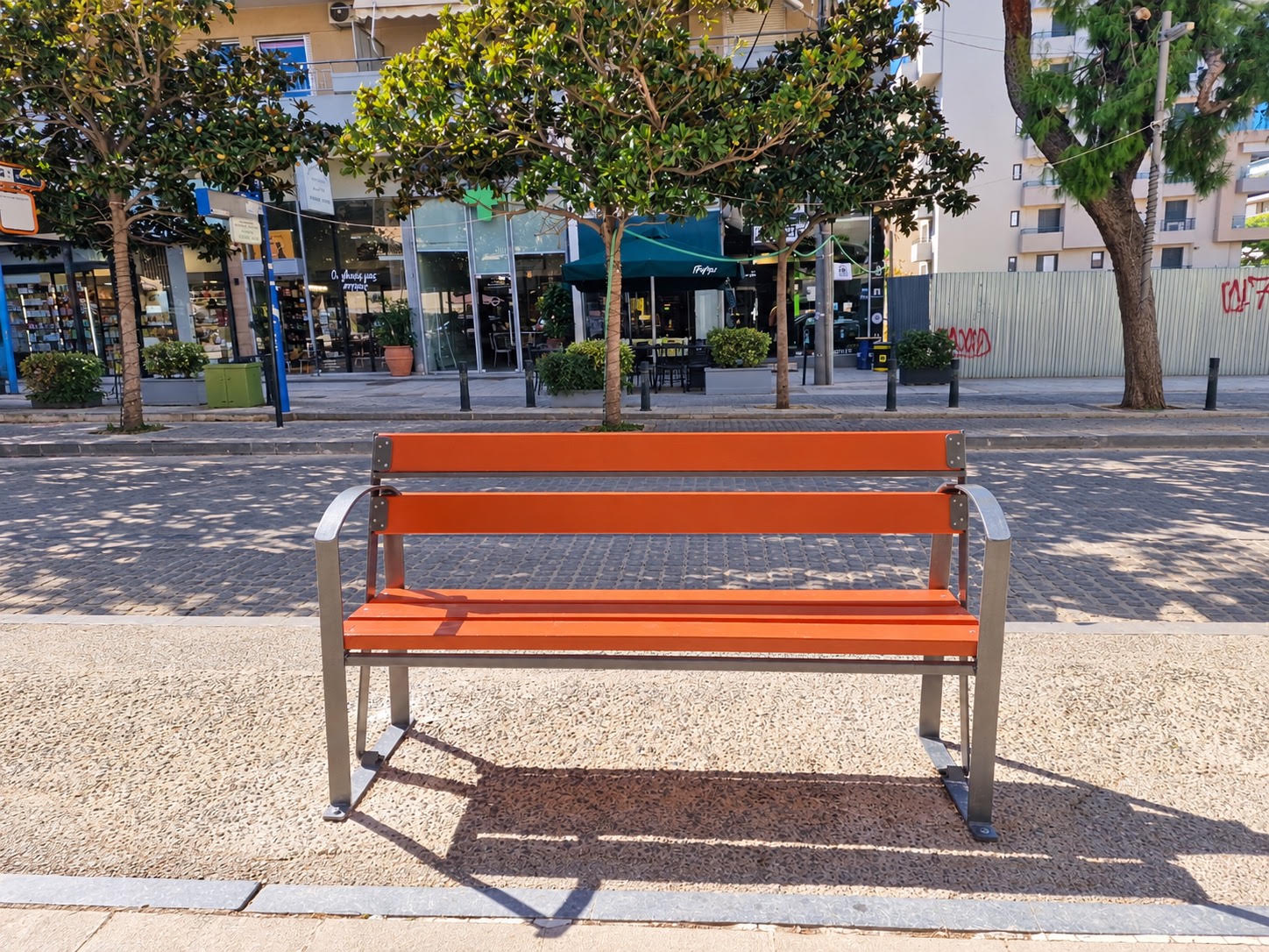 Και δεύτερο παγκάκι «διπλής όψης» στην Αγορά Θουκυδίδου